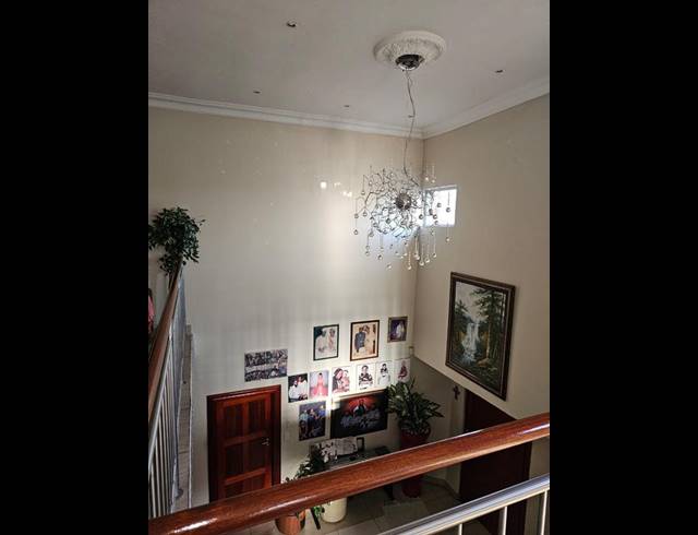 6 BEDROOM HOUSE FOR SALE IN ELDO VILLAGE